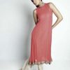 Yasmin Zaman dresses pics